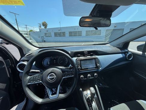 Used 2025 Nissan Versa SV FWD image 33