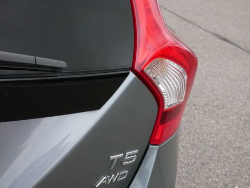 Used 2018 Volvo V60 T5 Cross Country w/ Convenience Package image 17