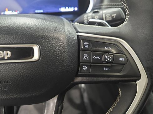 Used 2023 Jeep Grand Cherokee Altitude image 19