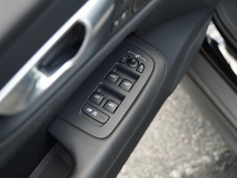 Used 2024 Volvo V60 B5 Cross Country Plus image 13