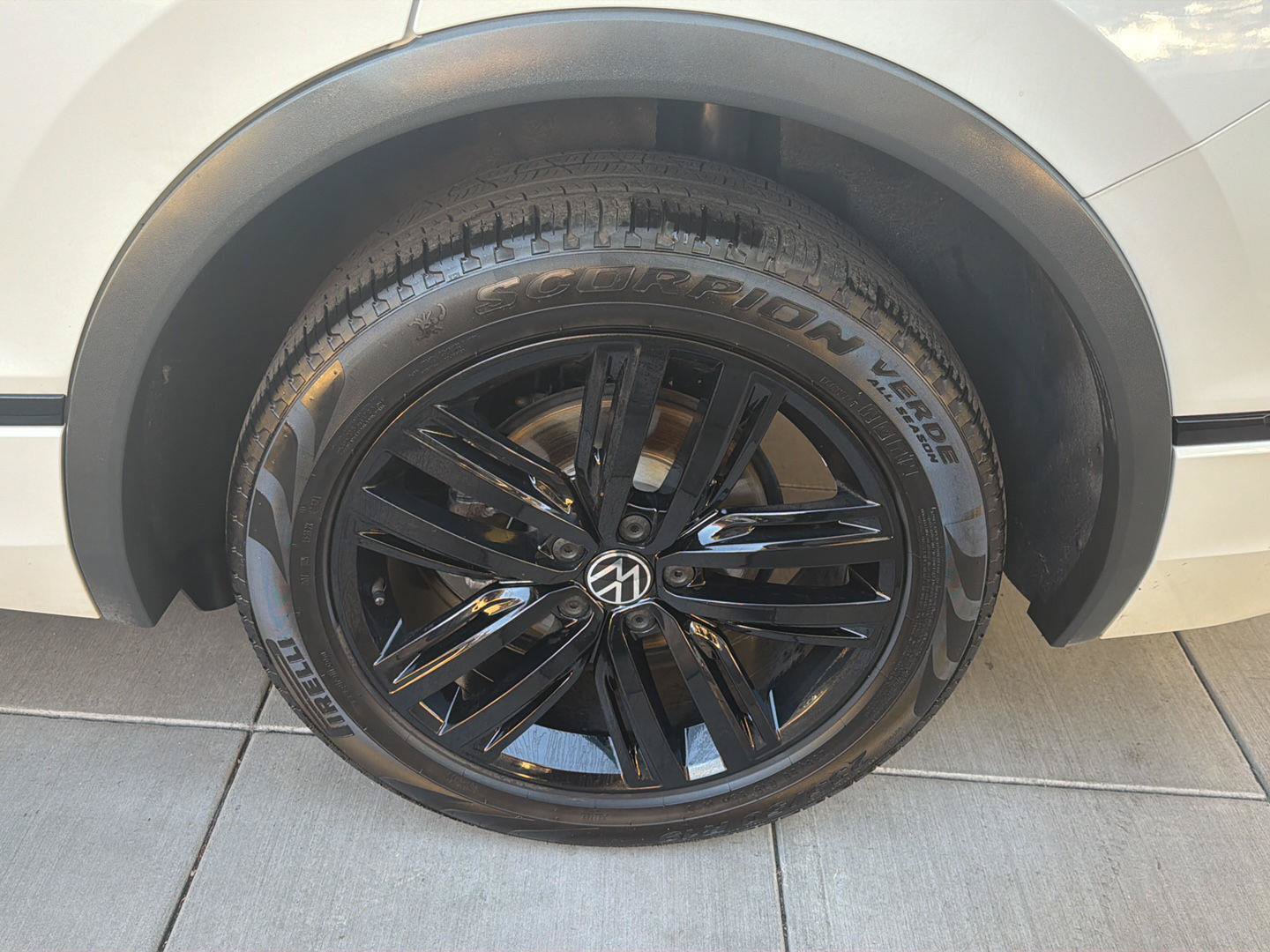 Certified 2022 Volkswagen Tiguan SE R-Line FWD image 16