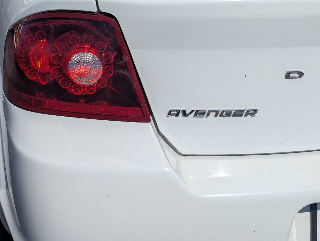 Used 2014 Dodge Avenger SE FWD image 6