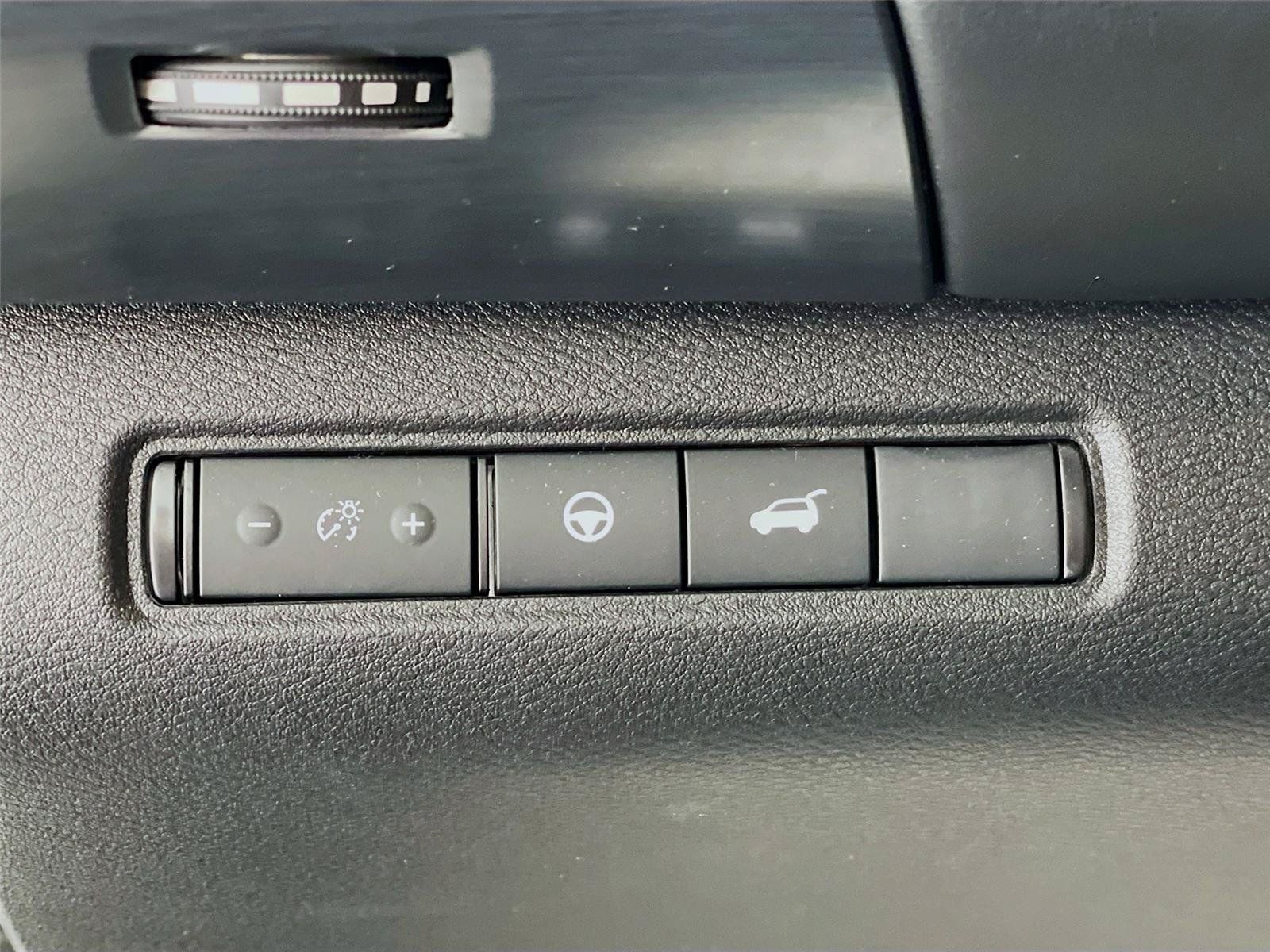 Used 2025 Nissan Pathfinder SL AWD/4WD image 13