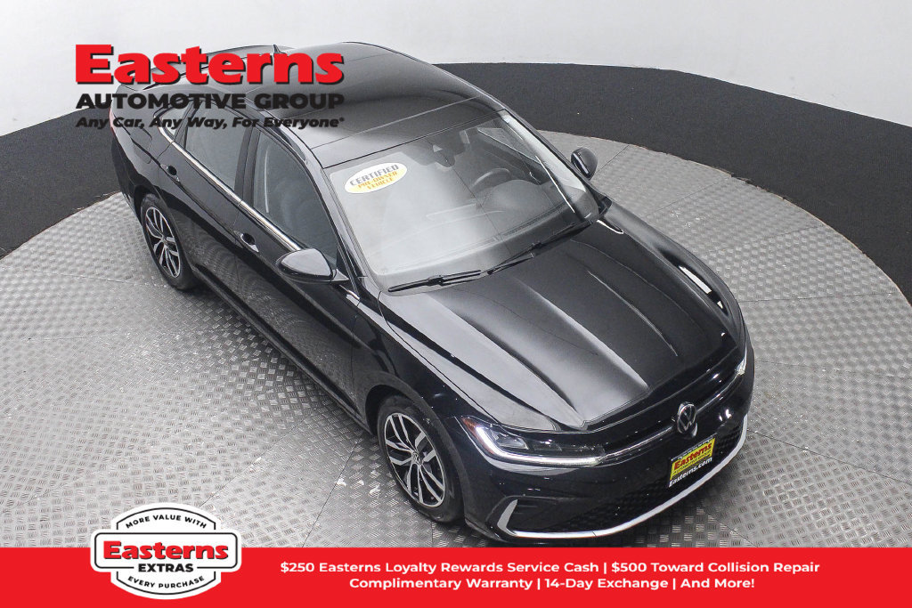 Used 2025 Volkswagen Jetta SE FWD image 4