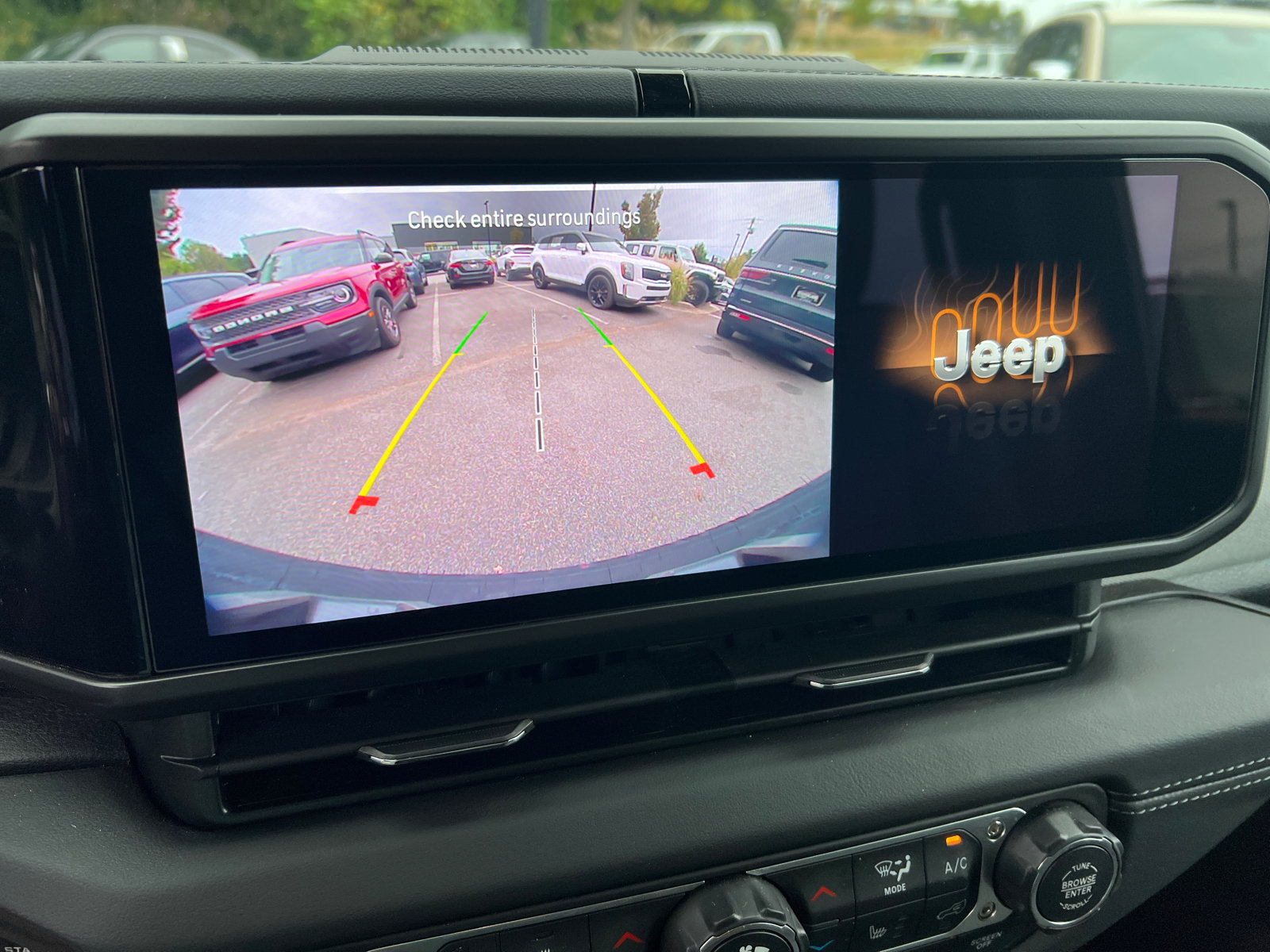 Used 2026 Jeep Wrangler Unlimited Sahara AWD/4WD image 27
