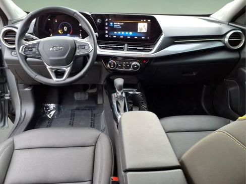 Used 2025 Chevrolet Trax ACTIV w/ Sunroof Package FWD image 14
