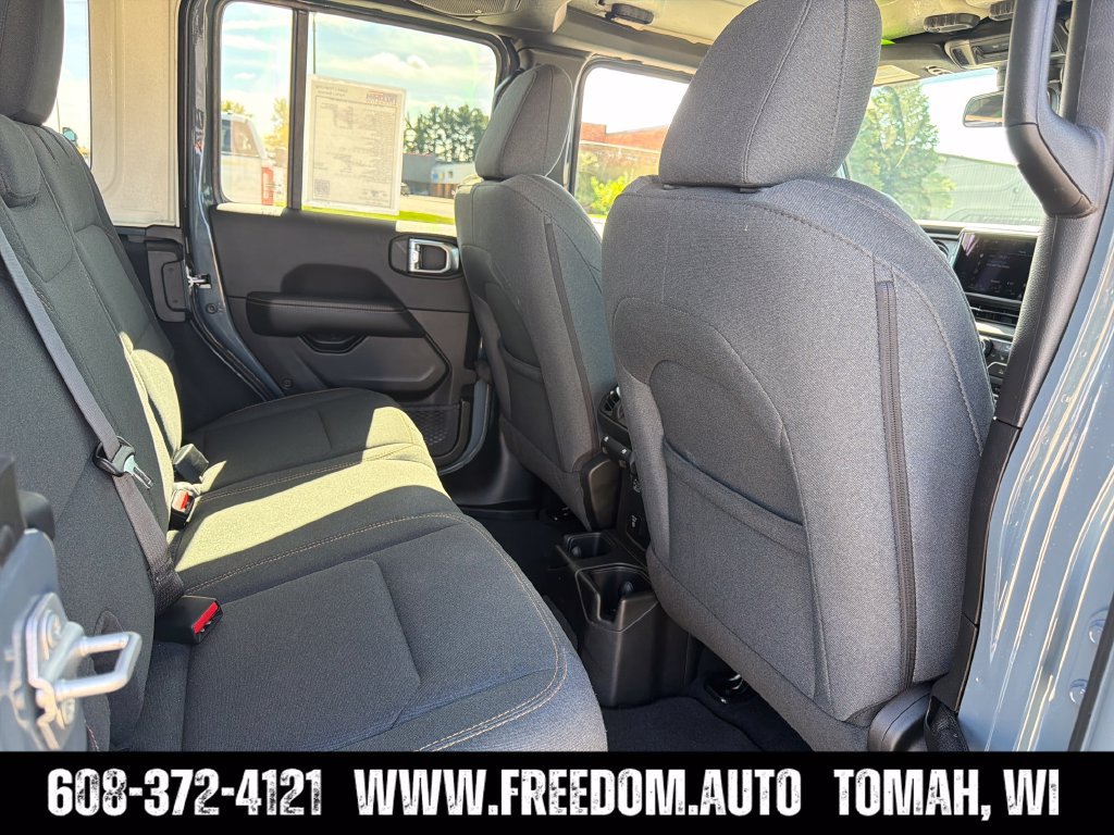 Used 2026 Jeep Wrangler Unlimited Sahara AWD/4WD image 33