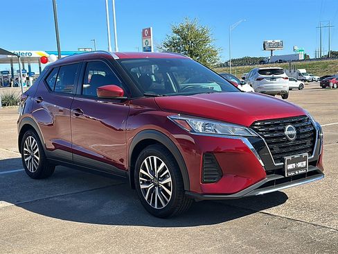 Used 2023 Nissan Kicks SV image 10