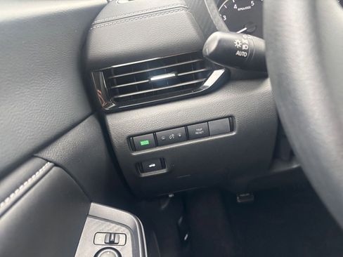 Used 2025 Nissan Sentra SV FWD image 32