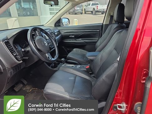 Used 2016 Mitsubishi Outlander SEL AWD/4WD image 12