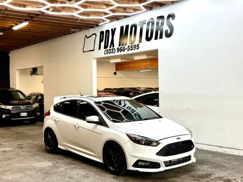 Used 2018 Ford Focus ST w/ Equipment Group 402A FWD image 1
