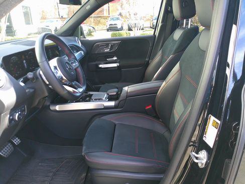 Used 2023 Mercedes-Benz GLB 250 image 16