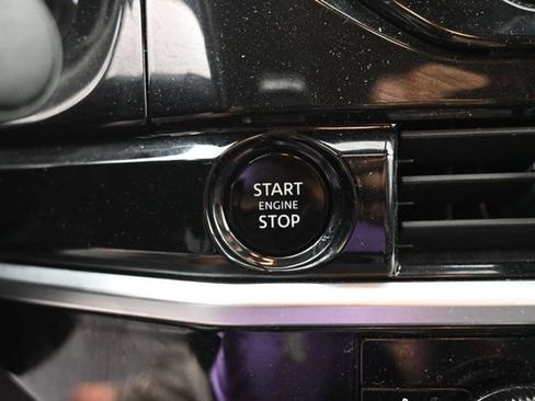 Used 2025 Nissan Pathfinder SV FWD image 26