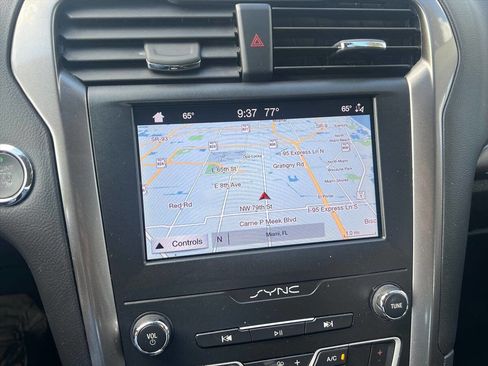 Used 2019 Ford Fusion SE image 14