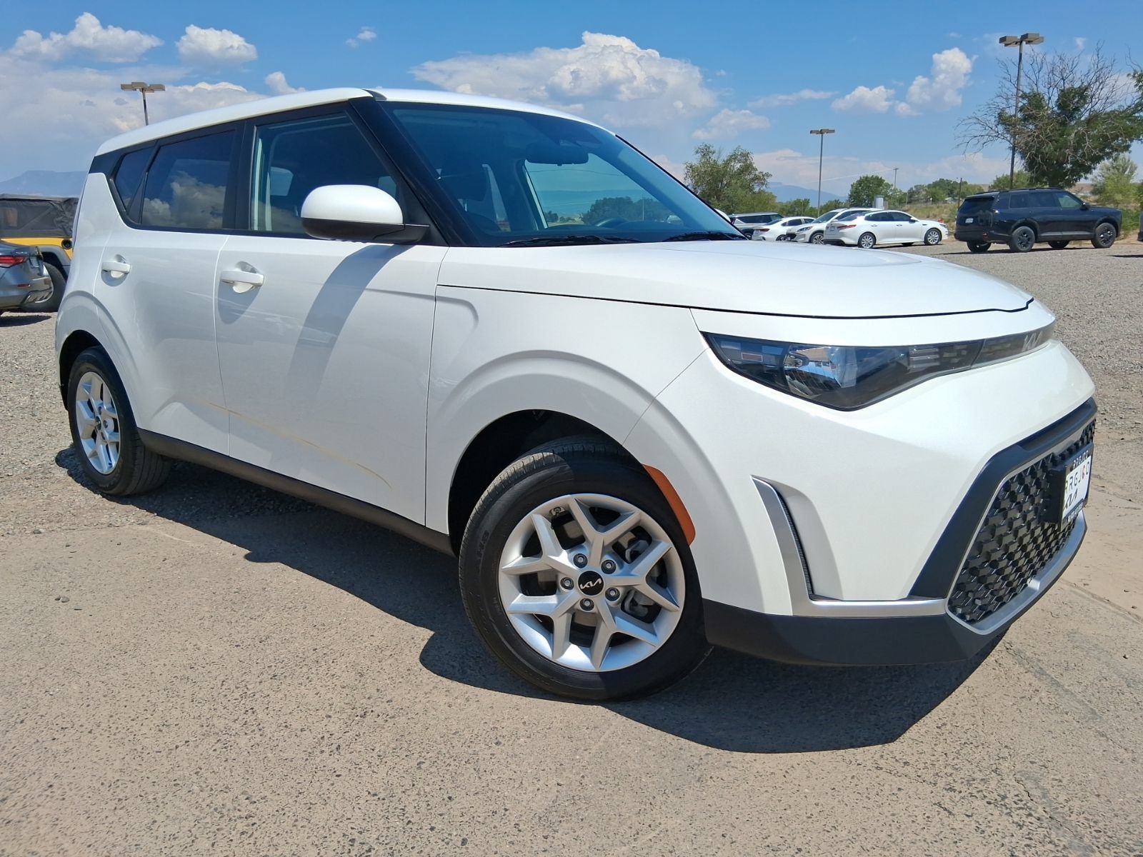 Used 2024 Kia Soul LX w/ Option Group 015 FWD image 4