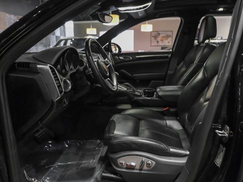 Used 2018 Porsche Cayenne AWD/4WD image 4