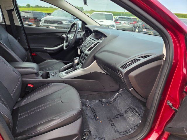 Used 2014 Ford Focus SE w/ Equipment Group 201A FWD image 16