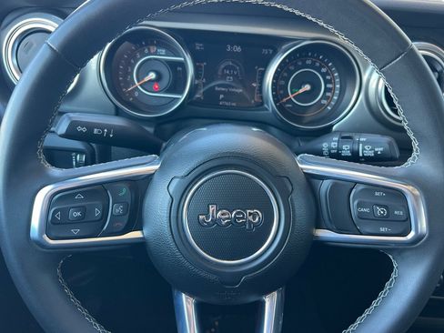 Used 2023 Jeep Wrangler Unlimited Sahara AWD/4WD image 25
