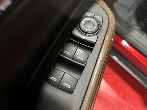 Certified 2023 GMC Acadia SLE w/ Driver Convenience Package image 22