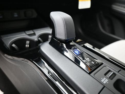 Used 2025 Toyota Prius LE FWD image 34