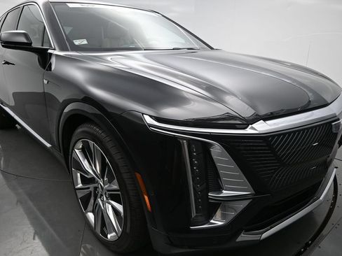 Used 2026 Cadillac Lyriq Signature Luxury AWD/4WD image 33