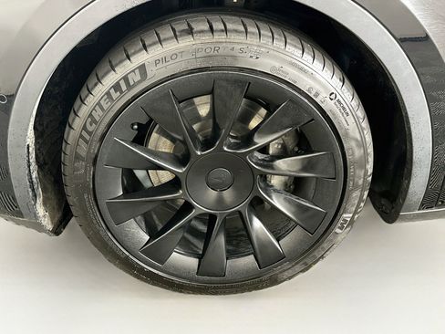 Used 2022 Tesla Model Y Long Range AWD/4WD image 11