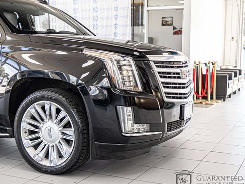 Used 2016 Cadillac Escalade Platinum AWD/4WD image 4