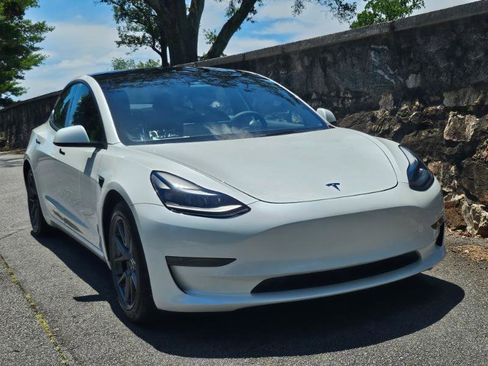Used 2023 Tesla Model 3 Standard Range RWD image 12