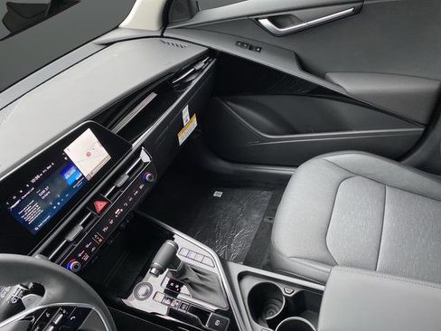 New 2026 Kia Niro FWD image 23
