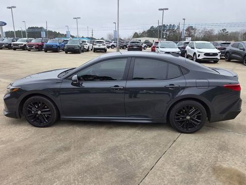 Used 2025 Toyota Camry SE image 2