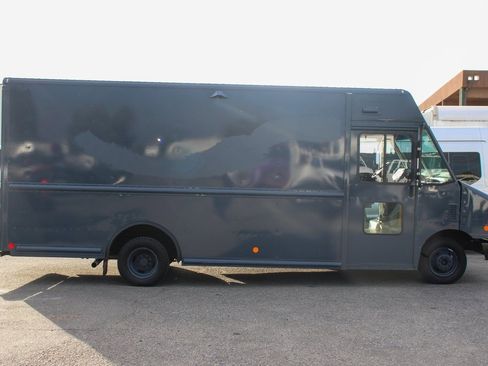 Used 2019 Ford E-450 and Econoline 450 Super Duty image 11