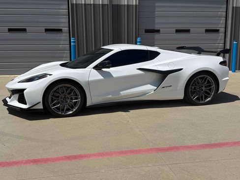 Used 2024 Chevrolet Corvette Z06 w/ Z07 Performance Package w/ Z07 Performance Package RWD image 22