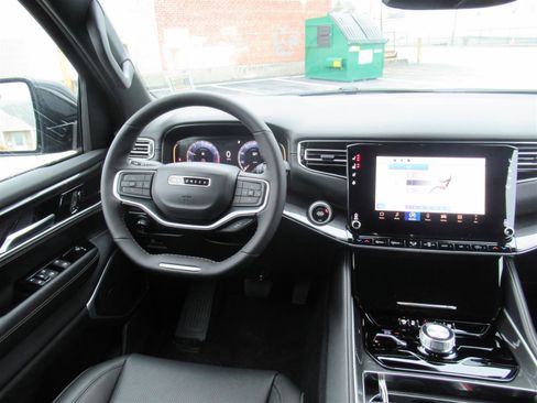 Used 2024 Jeep Wagoneer 4WD w/ Premium Group I image 17
