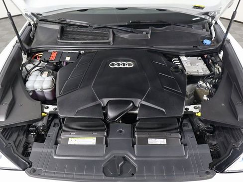 Used 2019 Audi Q8 Premium image 16