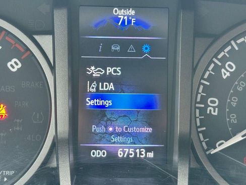 Used 2021 Toyota Tacoma TRD Off-Road image 15