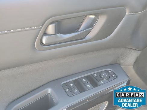 Used 2025 Nissan Pathfinder SV image 47