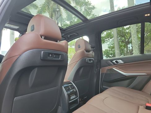 Used 2022 BMW X5 sDrive40i w/ M Sport Package image 13