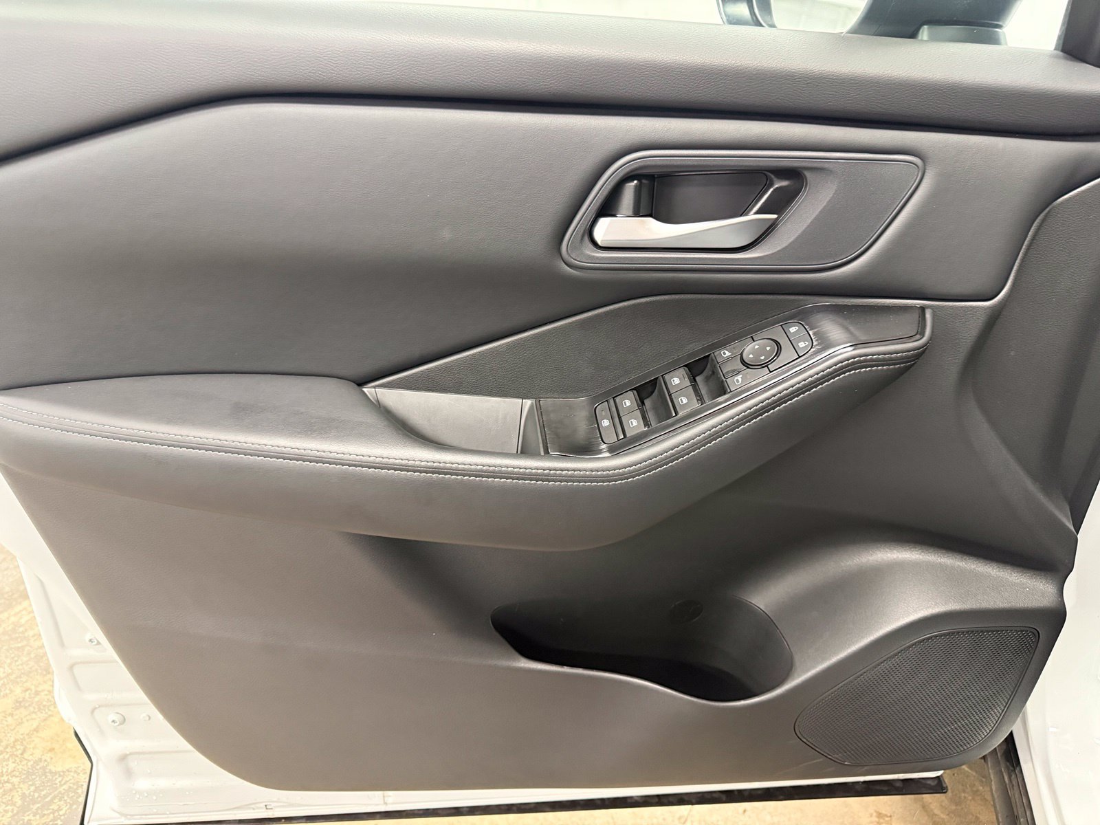 Used 2026 Nissan Rogue SV FWD image 20
