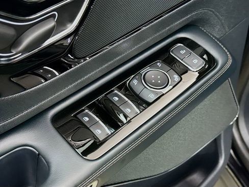 Used 2025 Lincoln Aviator Reserve AWD/4WD image 18