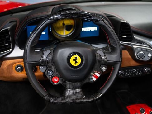 Used 2015 Ferrari 458 Spider RWD image 28