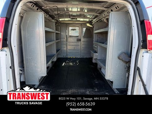Used 2017 Chevrolet Express 3500 RWD image 12