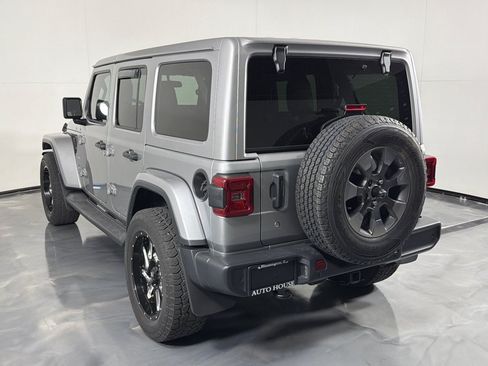 Used 2018 Jeep Wrangler Unlimited Sahara w/ Cold Weather Group AWD/4WD image 7