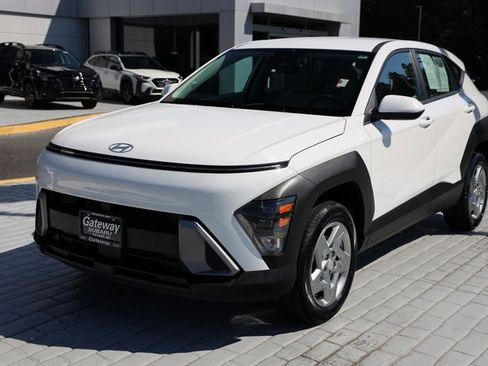 Used 2024 Hyundai Kona SE image 1