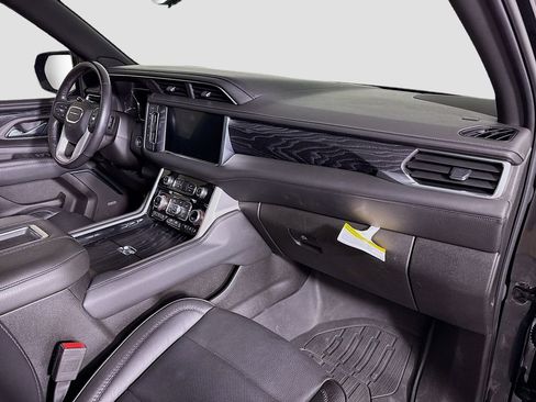 Used 2021 GMC Yukon Denali w/ Denali Premium Package image 32
