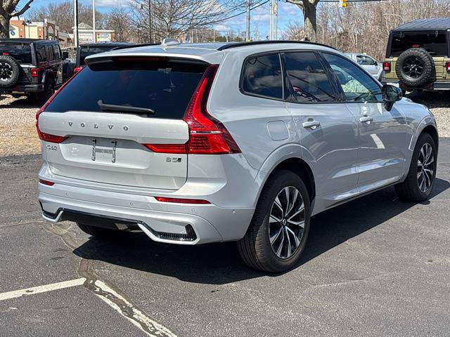 Used 2025 Volvo XC60 B5 Plus AWD/4WD image 3