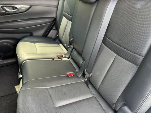Used 2017 Nissan Rogue SL w/ SL Premium Package FWD image 17