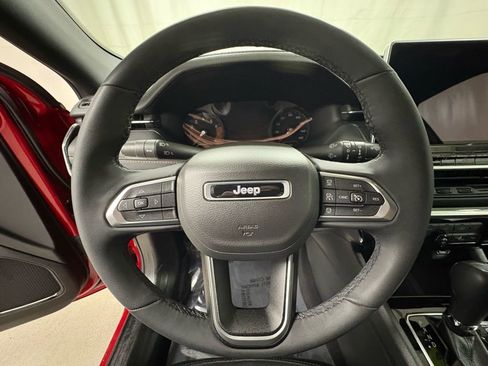 Used 2023 Jeep Compass Limited image 16