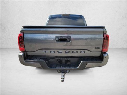 Used 2022 Toyota Tacoma TRD Sport w/ Technology Package RWD image 6