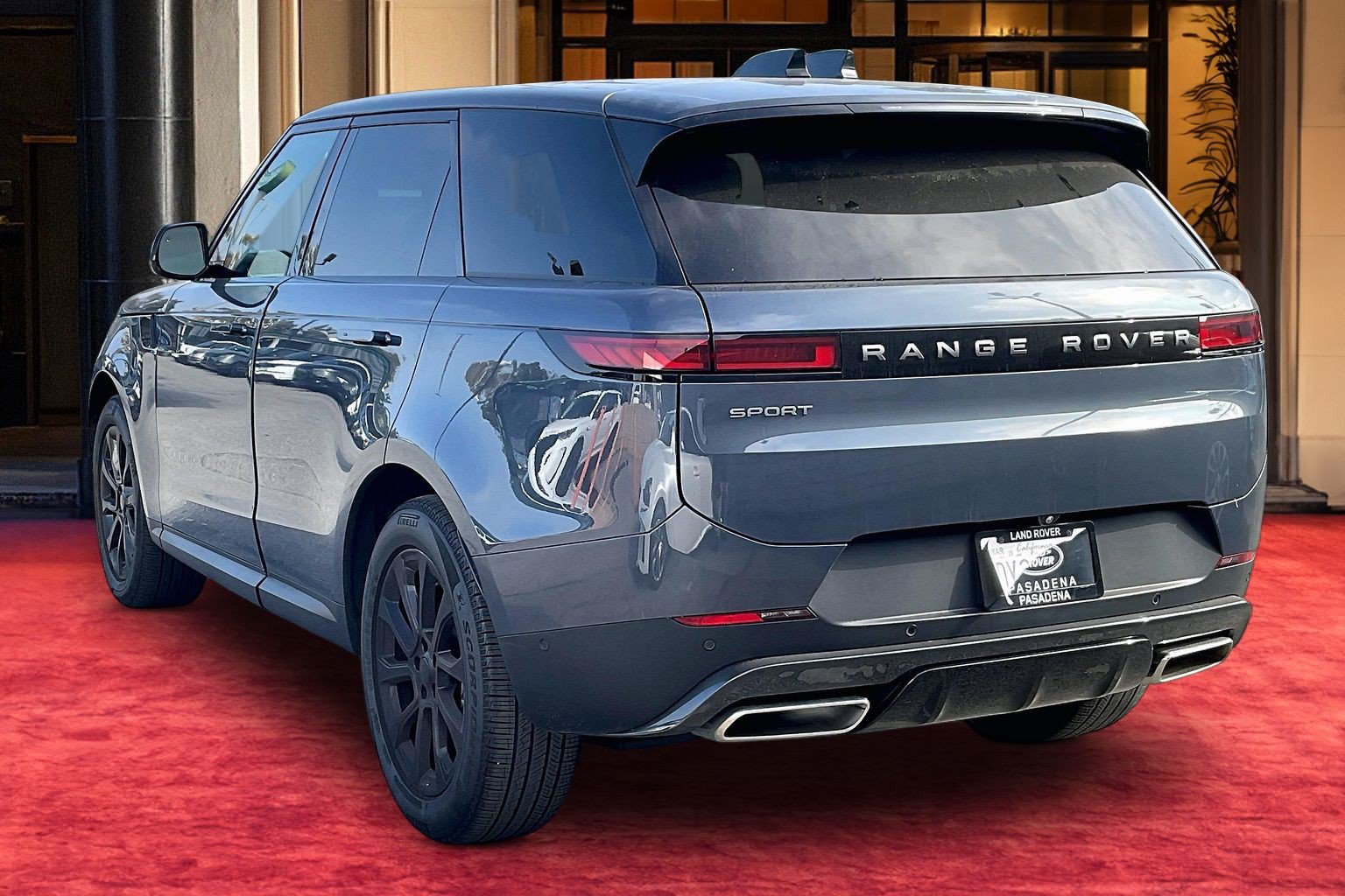 Used 2025 Land Rover Range Rover Sport SE AWD/4WD image 8
