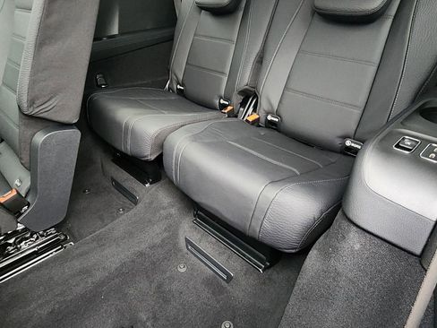 Used 2025 Mercedes-Benz GLS 450 4MATIC image 13